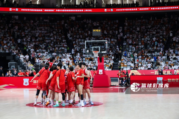 解说:法国10人打WNBA8人常规轮换 中国女篮与对手有明显实力差距 解说:法国10人打WNBA8人常规轮换 中国女篮与对手有明显实力差距