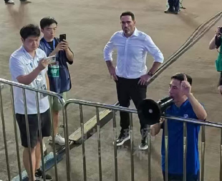 三镇高层赛后喊话球迷:希望还来给我们加油,我们会战斗到最后 三镇高层赛后喊话球迷:希望还来给我们加油,我们会战斗到最后