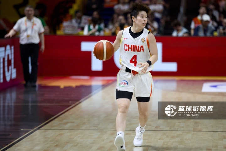 媒体人:李缘6月底出现腰椎退变、椎间盘突出症 她靠吃止疼药坚持 媒体人:李缘6月底出现腰椎退变、椎间盘突出症 她靠吃止疼药坚持