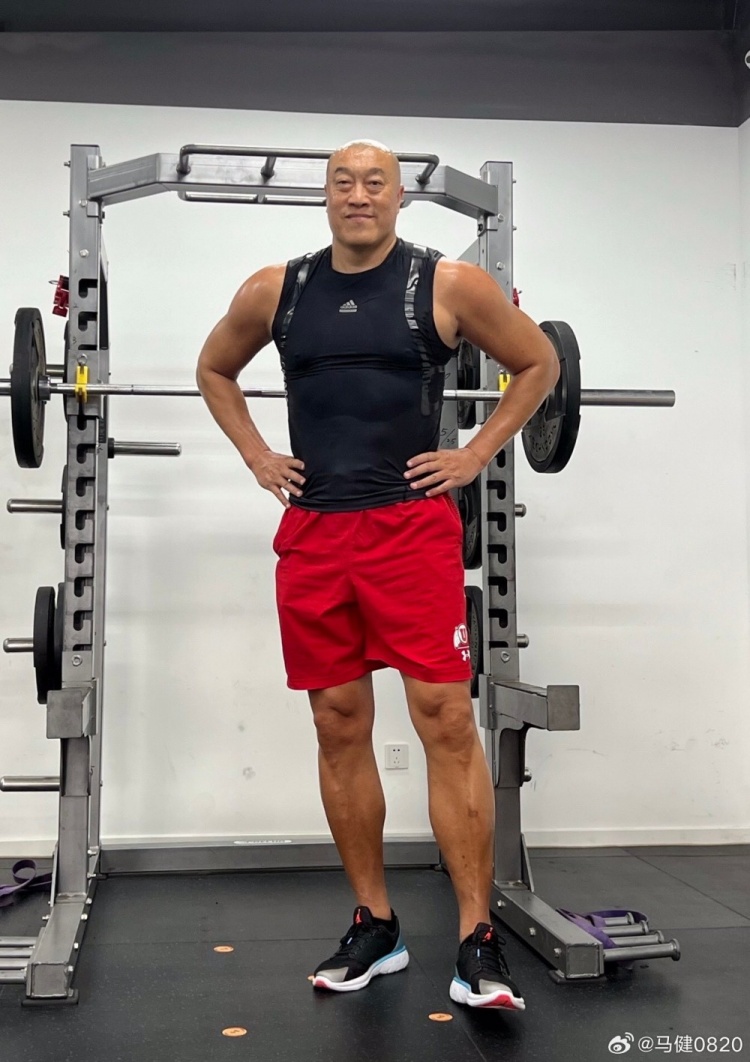57岁马健晒健身照:退役23年体重每年1公斤匀速增长 表现还算及格 57岁马健晒健身照:退役23年体重每年1公斤匀速增长 表现还算及格