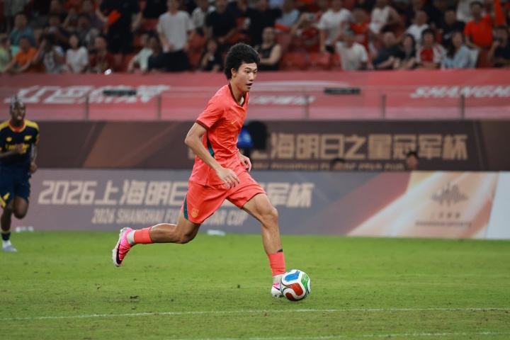 17岁高中生赵松源入选国足,董路:十年内不会再有类似球员