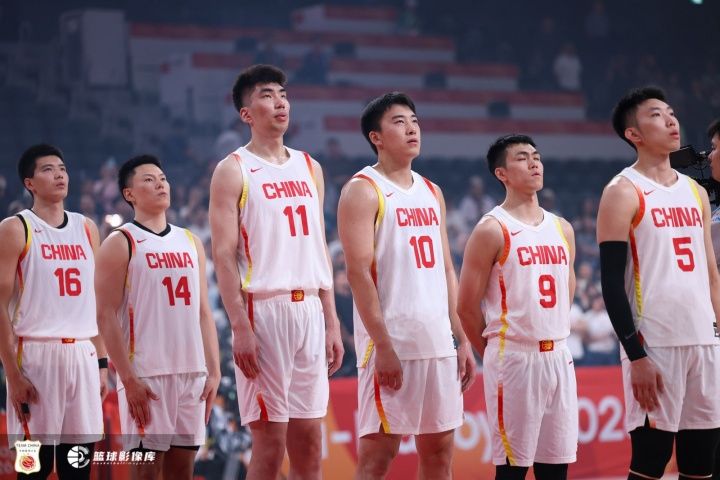 解说:男篮很多球员还是想打亚运会的 觉得亚运会可以轻松夺冠 解说:男篮很多球员还是想打亚运会的 觉得亚运会可以轻松夺冠