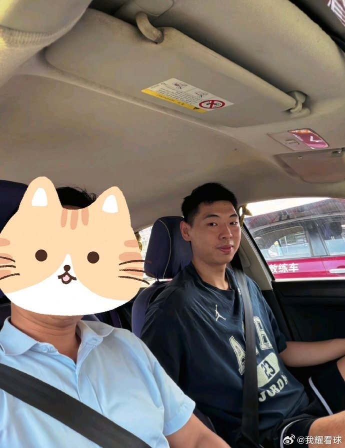 可算休假了!博主:崔永熙刚回到东莞 就直奔驾校练车了 可算休假了!博主:崔永熙刚回到东莞 就直奔驾校练车了